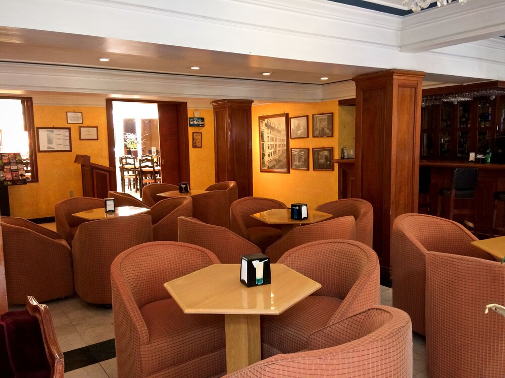Hotel Bar