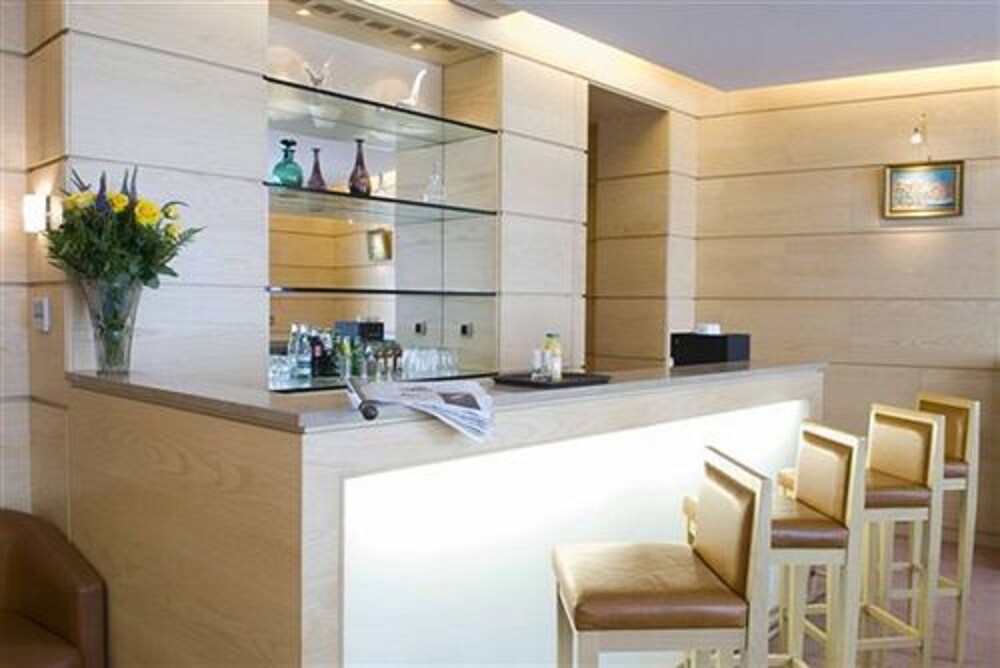 Hotel Bar