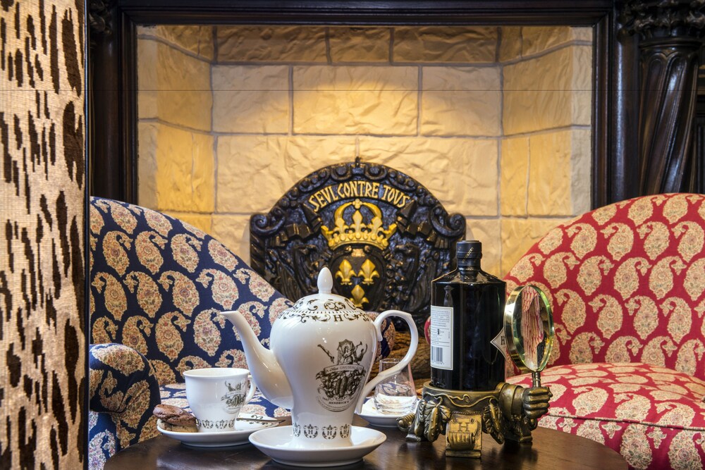 Hotel Lounge
