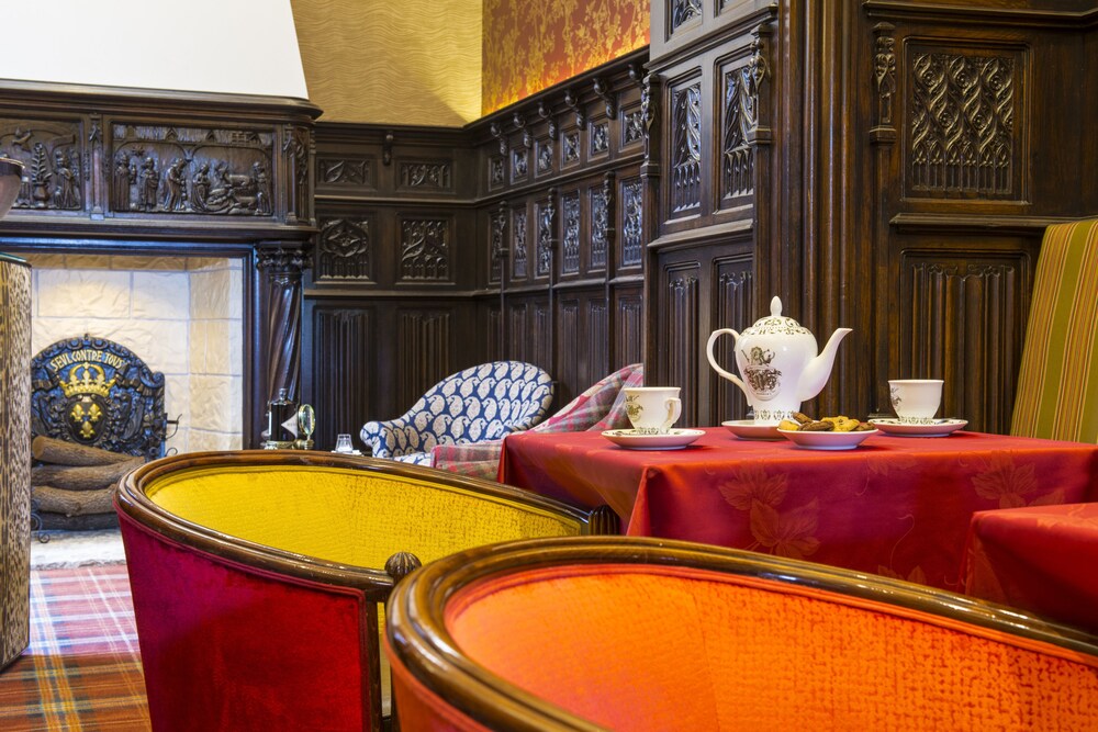 Hotel Lounge