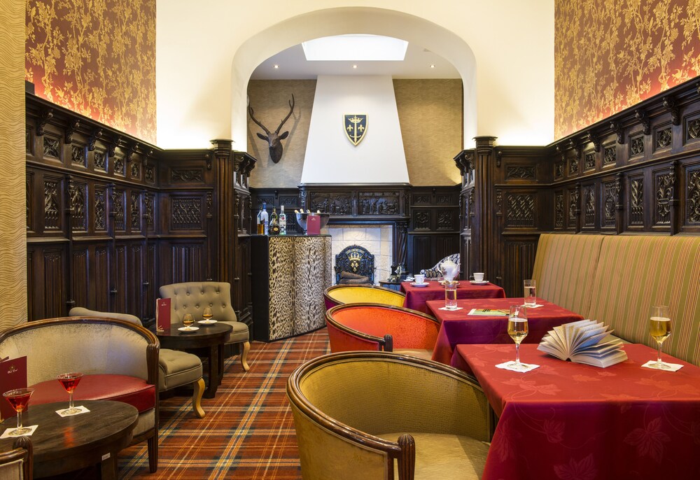 Hotel Lounge