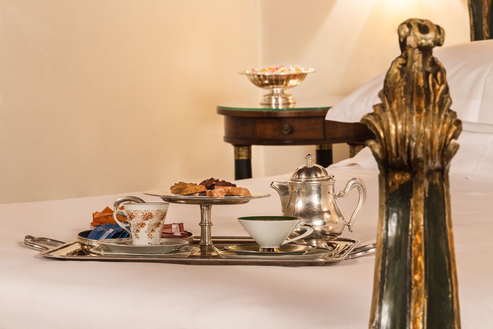 Room Service - Dining