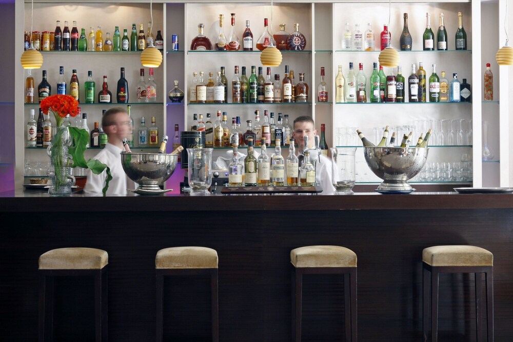 Hotel Bar