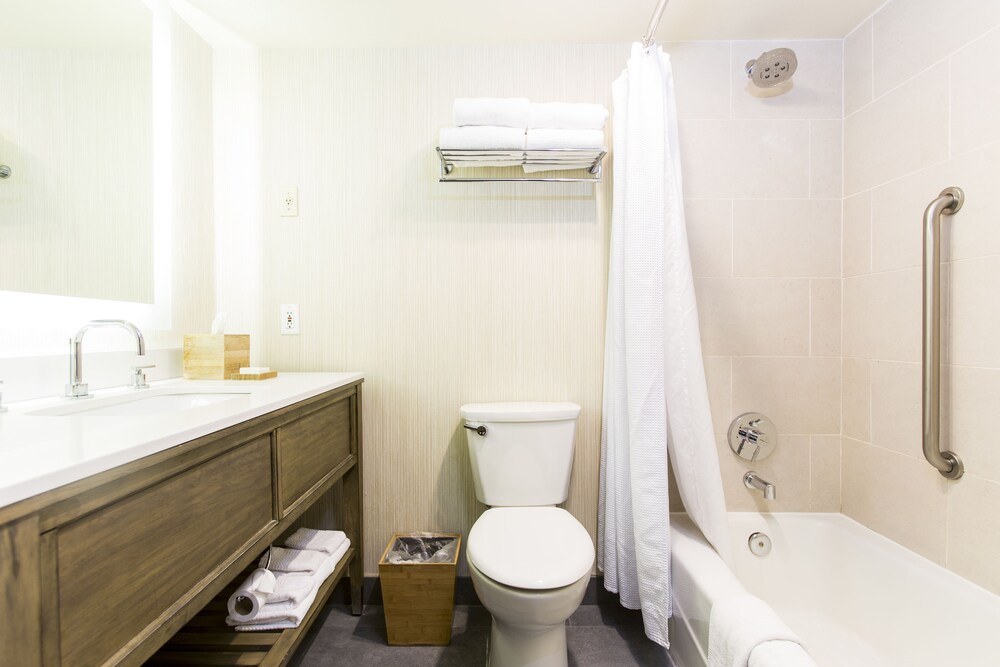 Bathroom, FogCatcher Inn