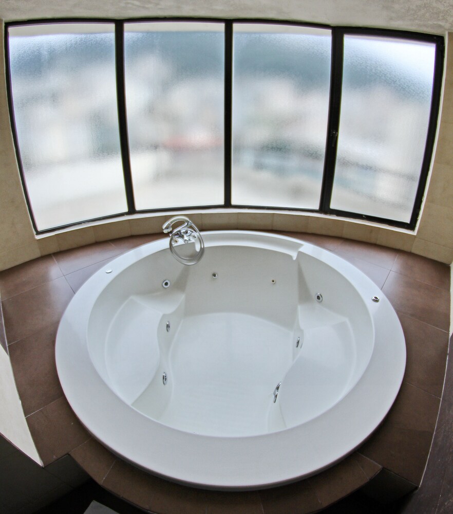 Jetted Tub