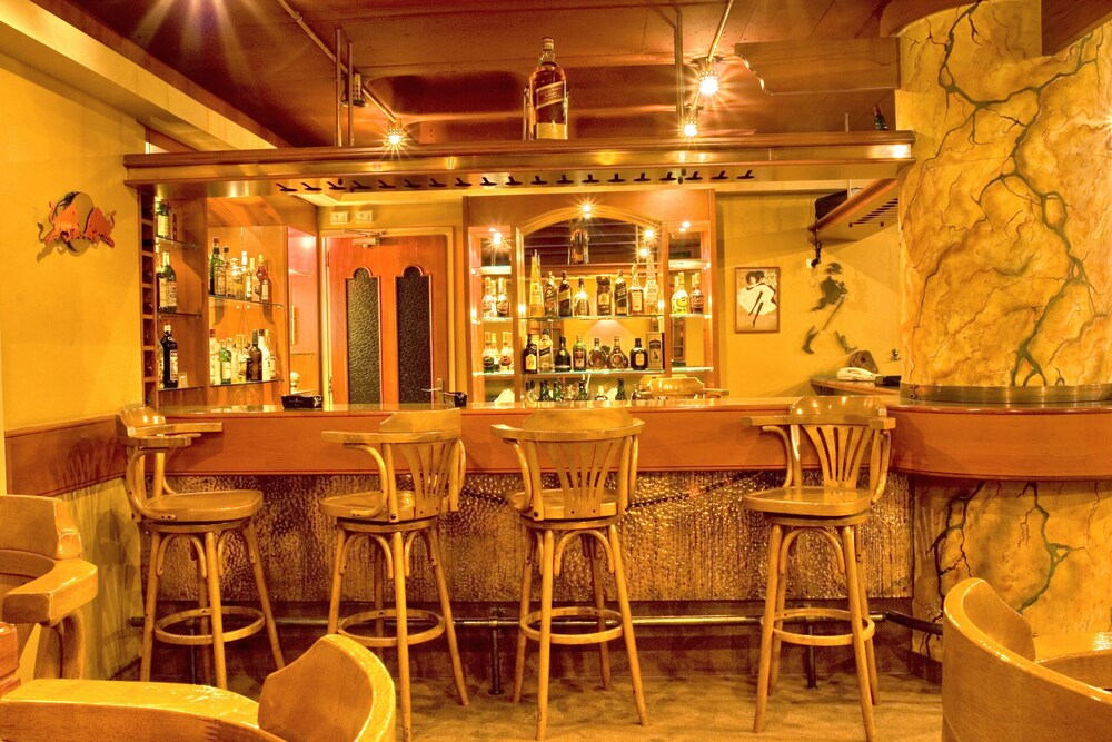 Hotel Bar