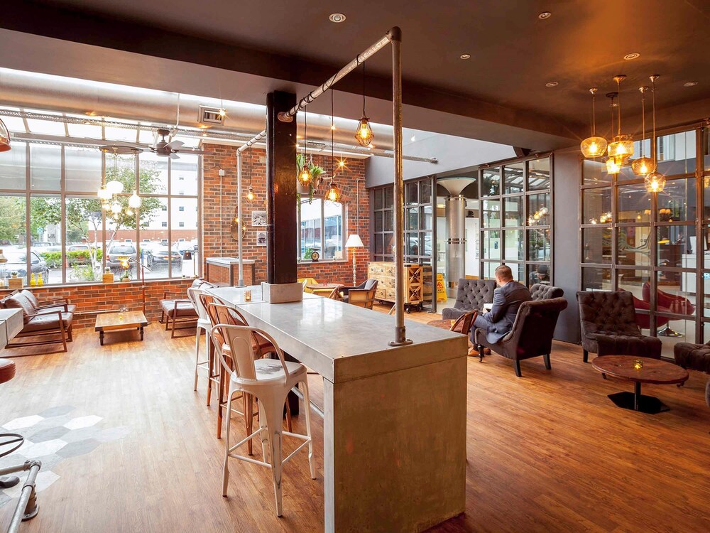 Hotel Bar
