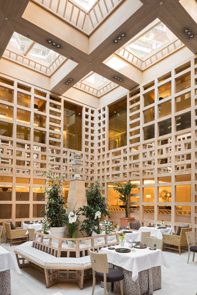 Food Court