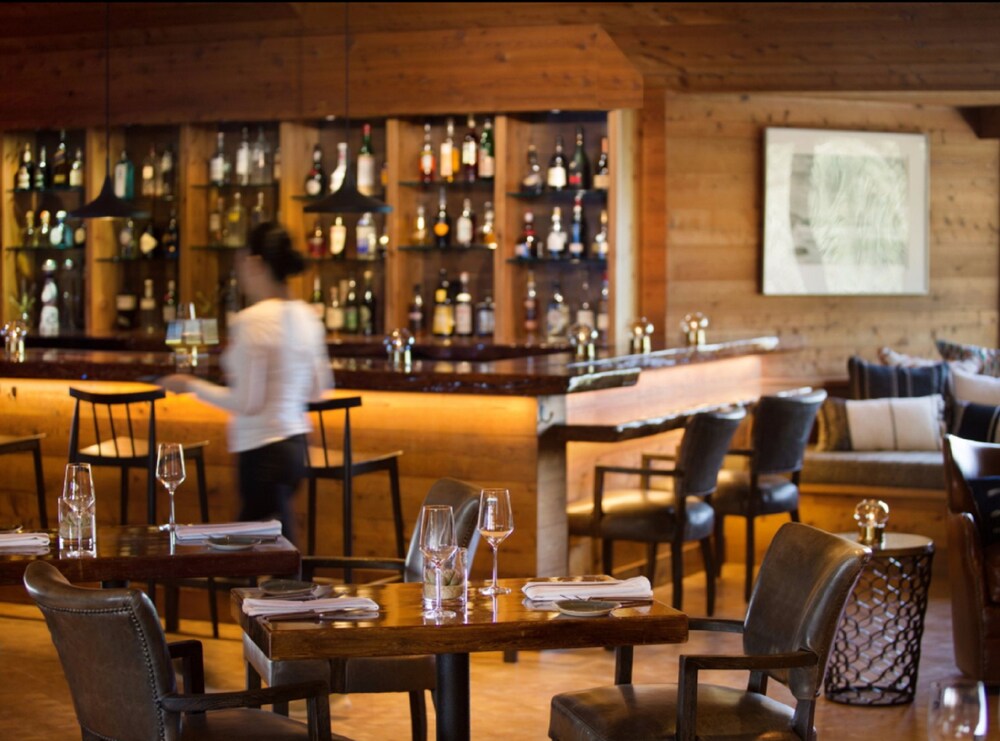 Hotel Bar