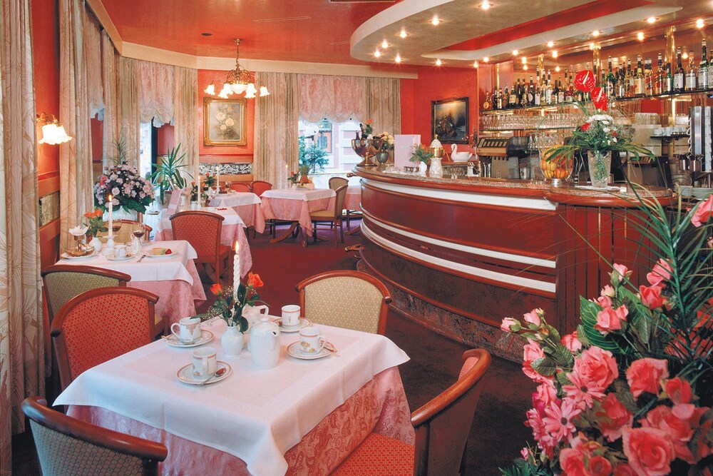 Hotel Bar