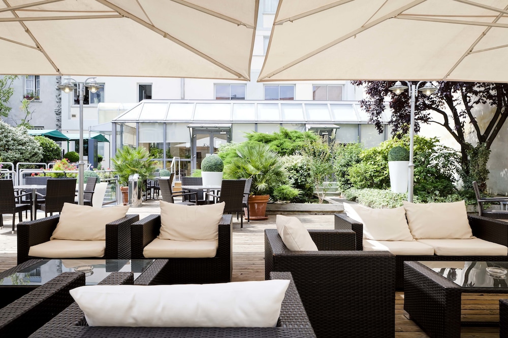 Hotel Lounge