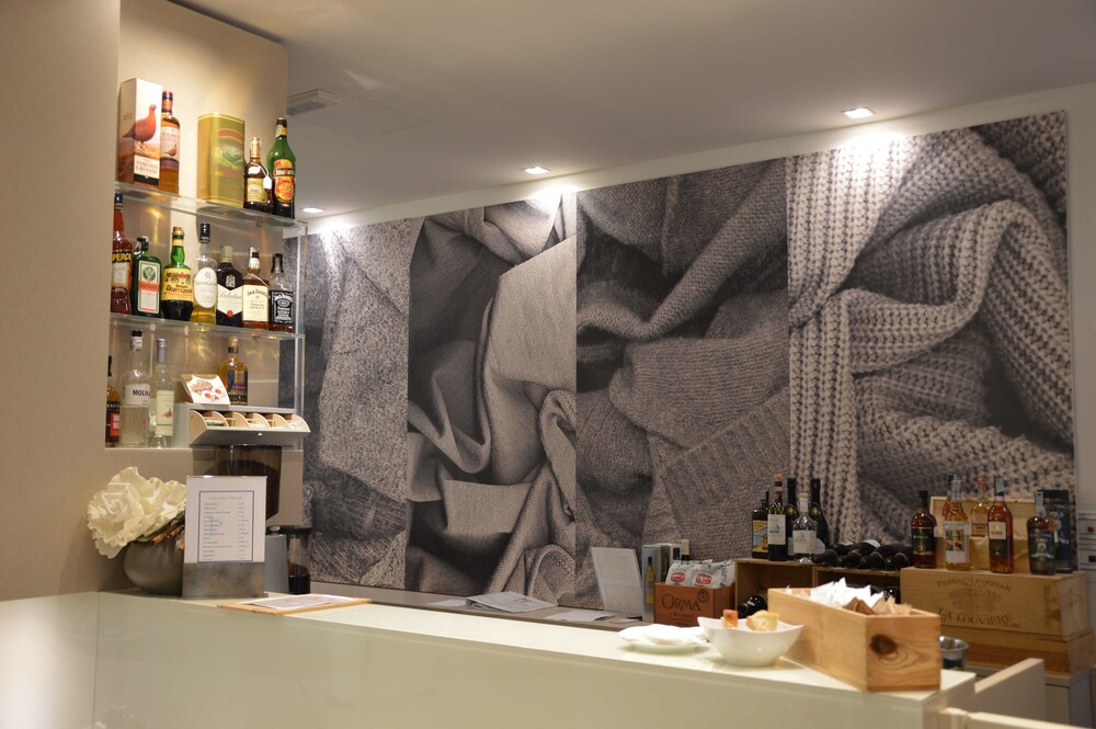 Hotel Bar