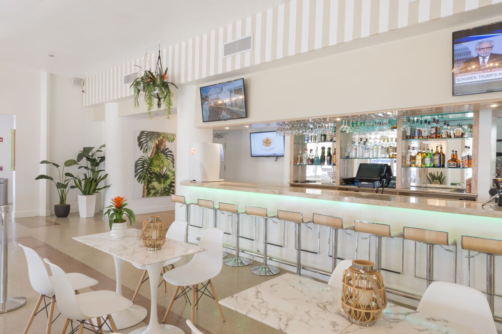 Hotel Bar