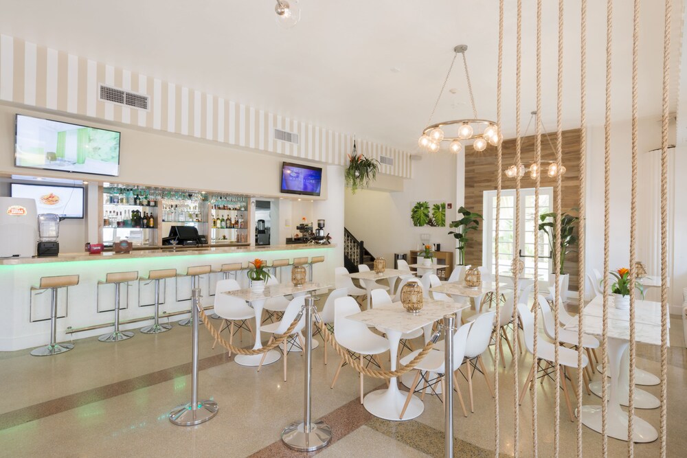 Hotel Bar