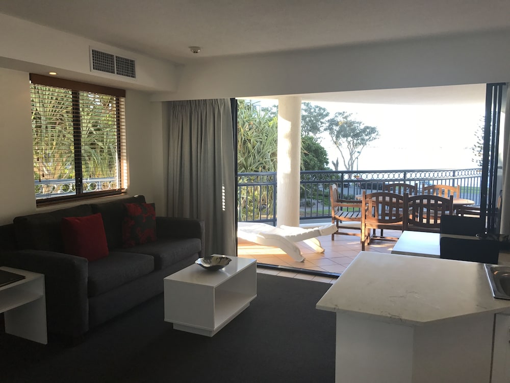 Sea View One Bedroom Deluxe Apartment - Living Area