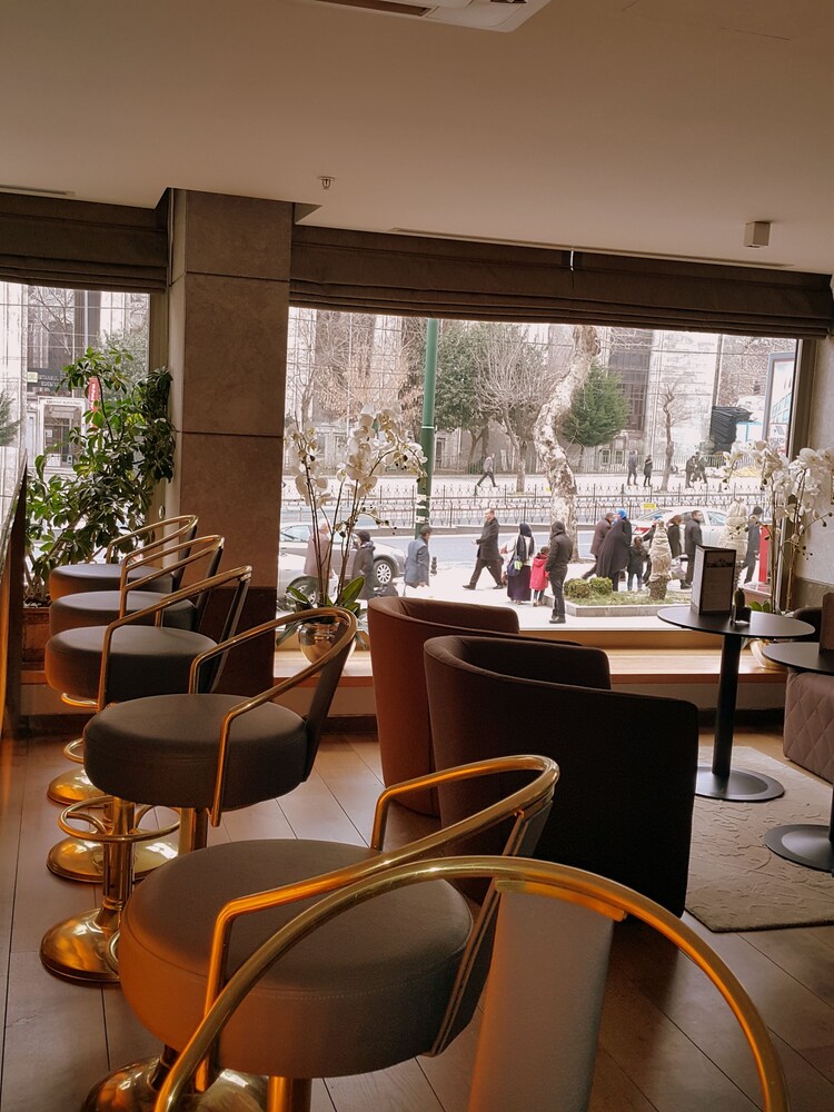 Hotel Bar