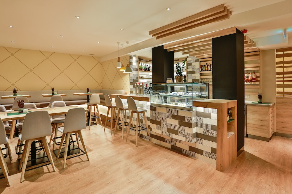Hotel Bar