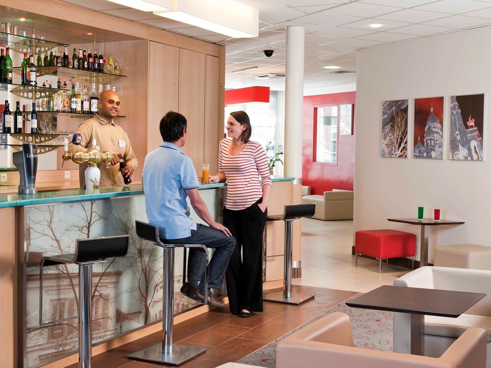 Hotel Bar