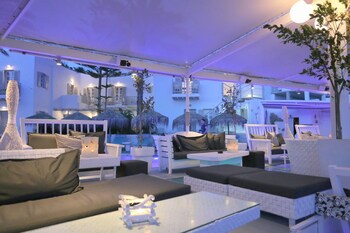 Poolside Bar