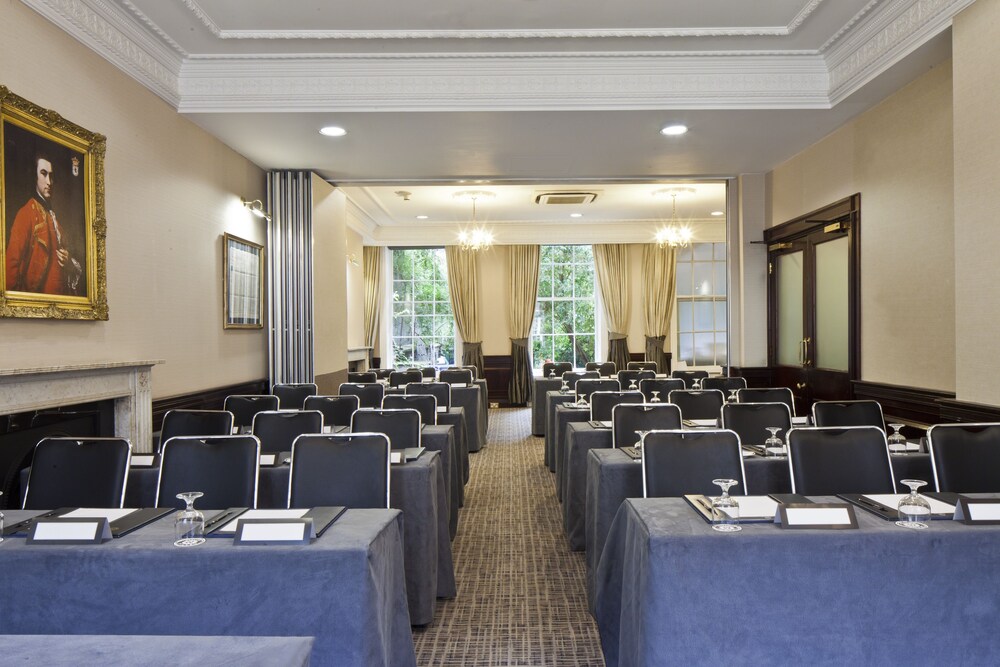 Executive Lounge
