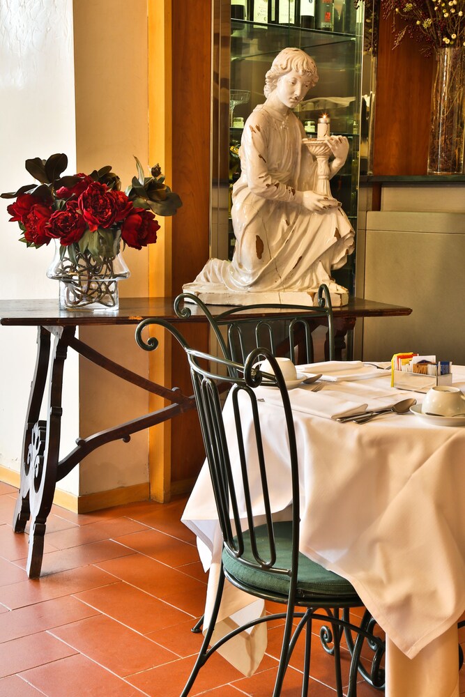 Hotel Lounge