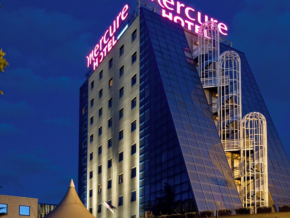 Hotel Front - Evening/Night
