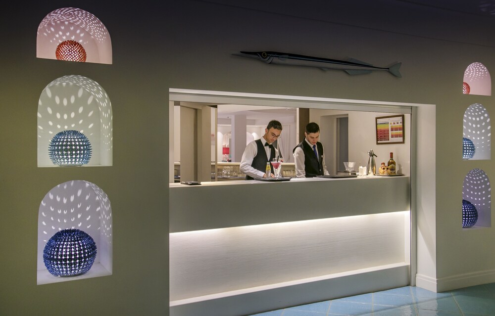Hotel Bar