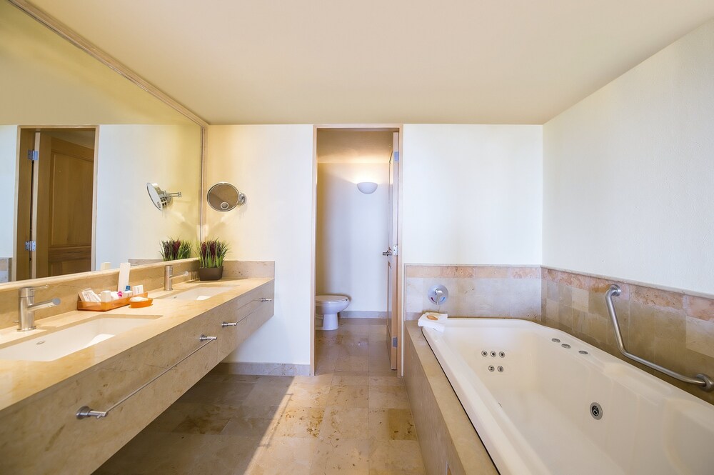 Bathroom, Grand Fiesta Americana Los Cabos All Inclusive Golf & Spa