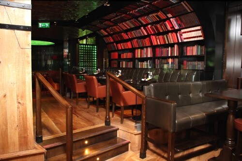 Hotel Bar