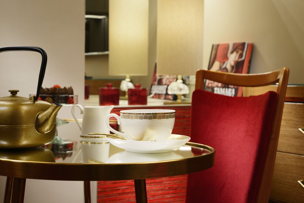 Room Service - Dining