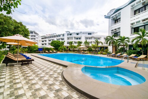 Khách sạn Hương Giang Resort & Spa