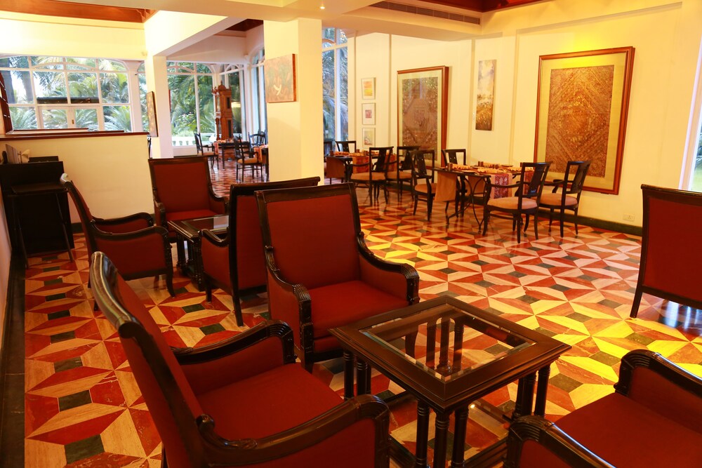 Hotel Lounge