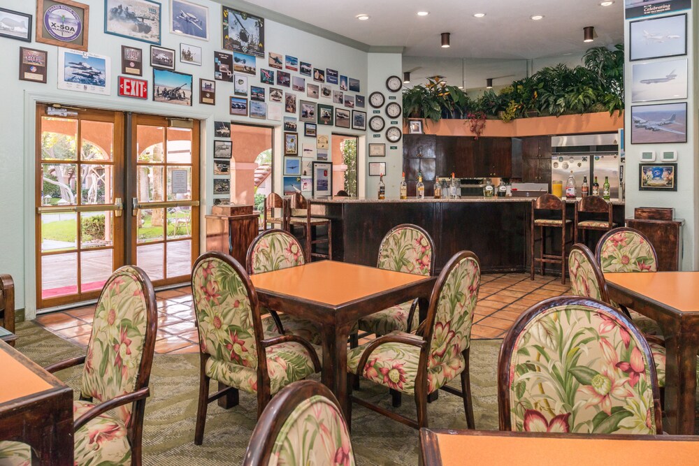 Hotel Lounge