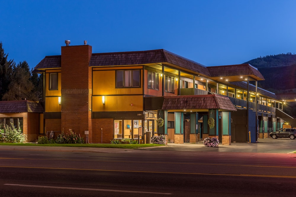 Property entrance, Rabbit Ears Motel