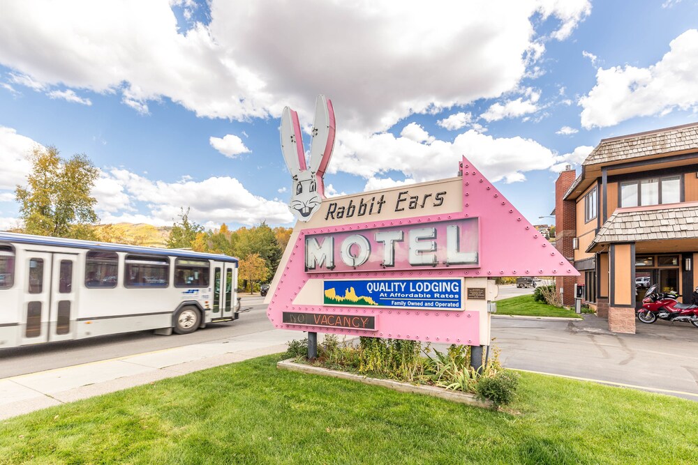 Property entrance, Rabbit Ears Motel