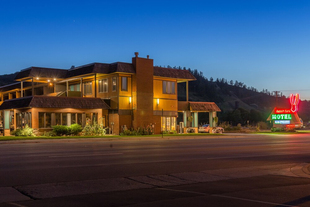 Front of property - evening/night, Rabbit Ears Motel