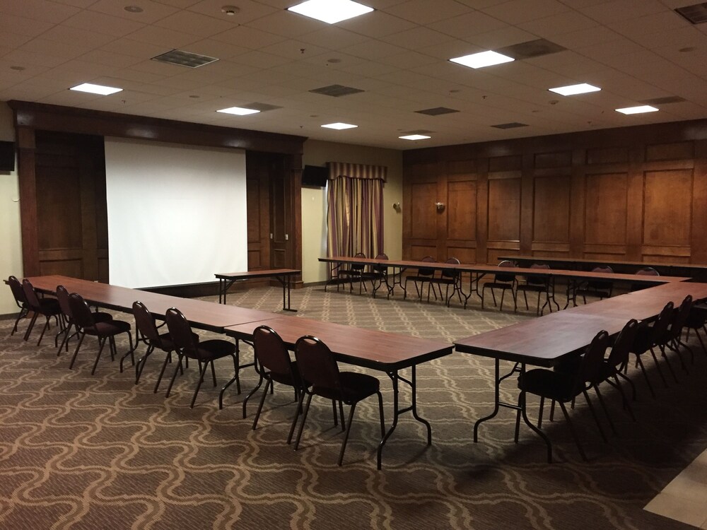 Banquet hall, Ashmore Inn and Suites