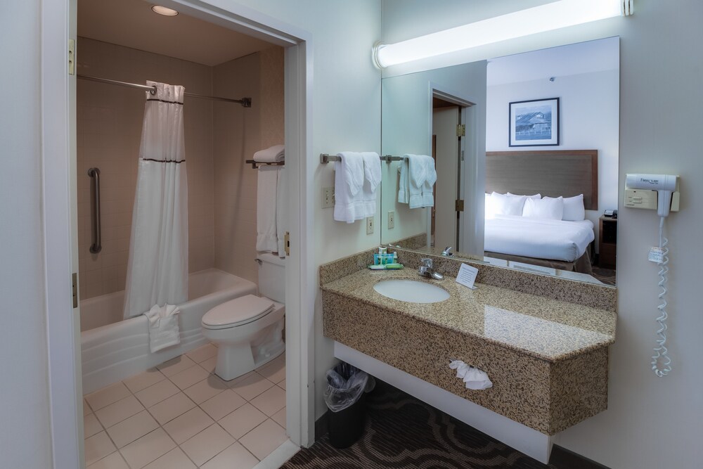 Bathroom, Ashmore Inn and Suites