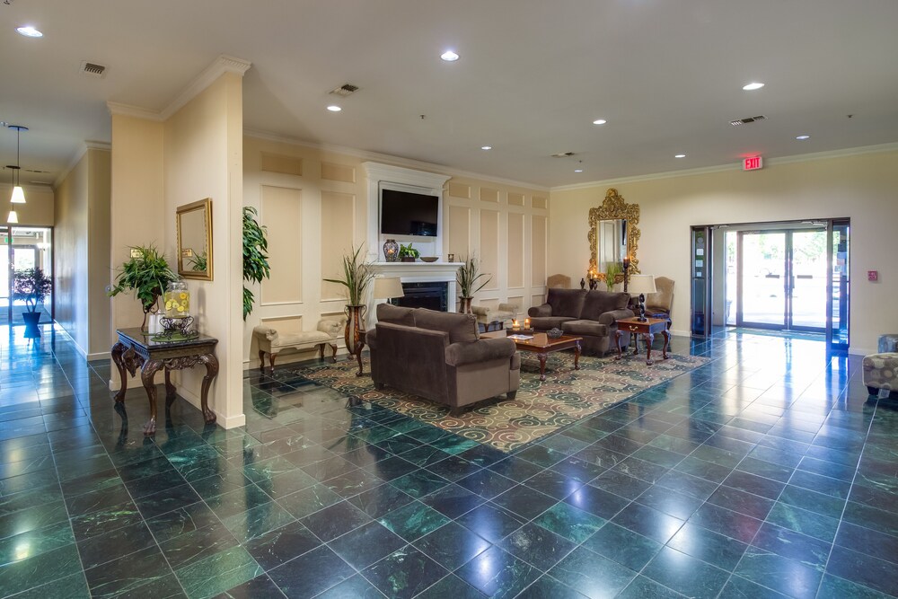 Interior entrance, Ashmore Inn and Suites