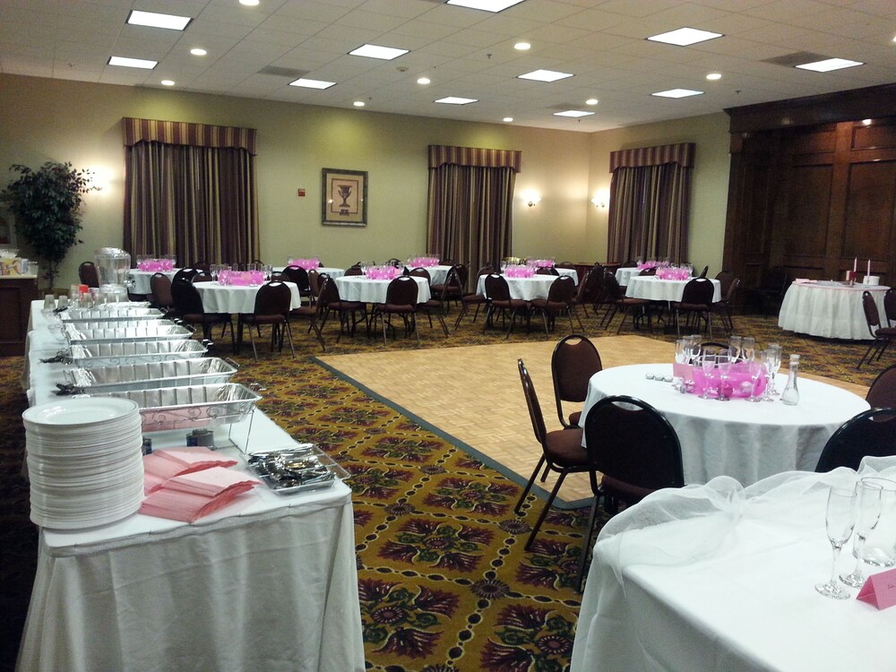 Banquet hall, Ashmore Inn and Suites