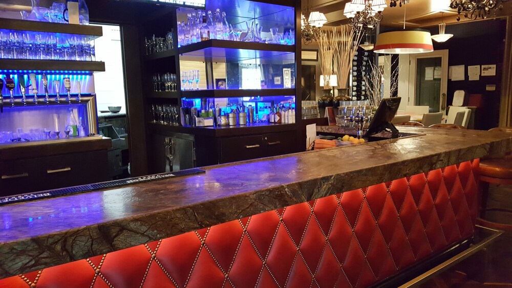 Hotel Bar