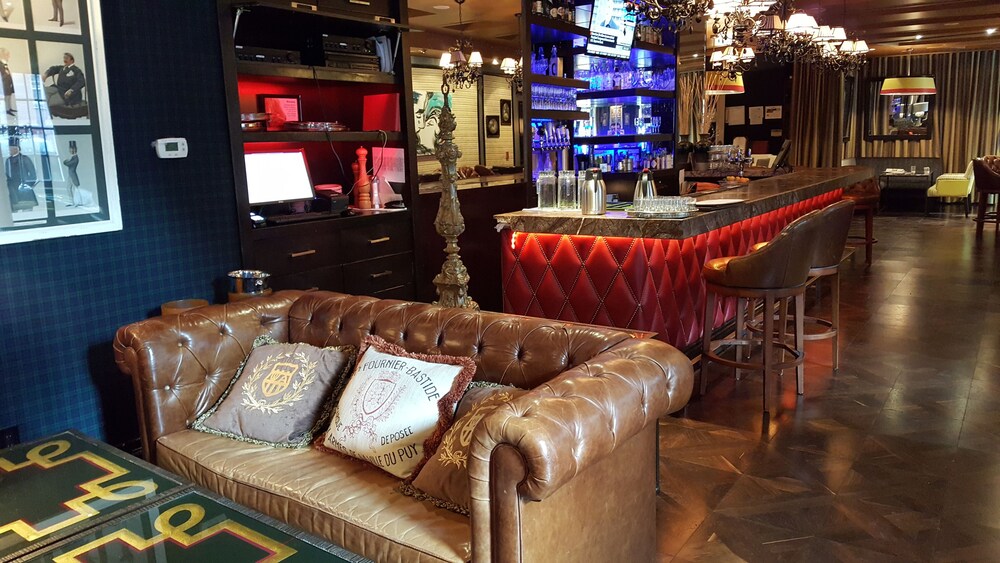 Hotel Bar