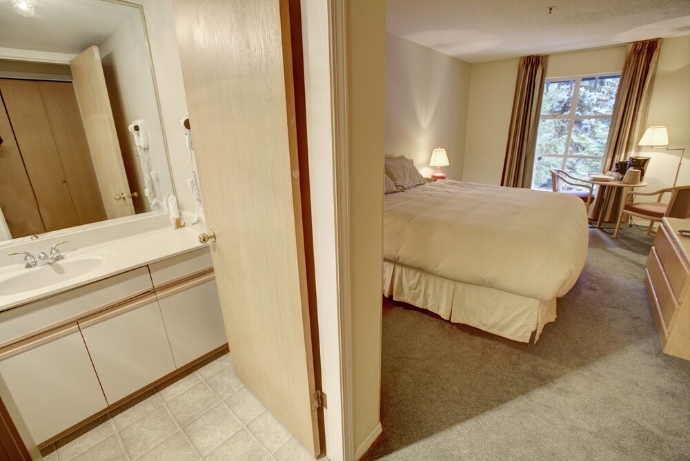 Hotel Room - Guestroom