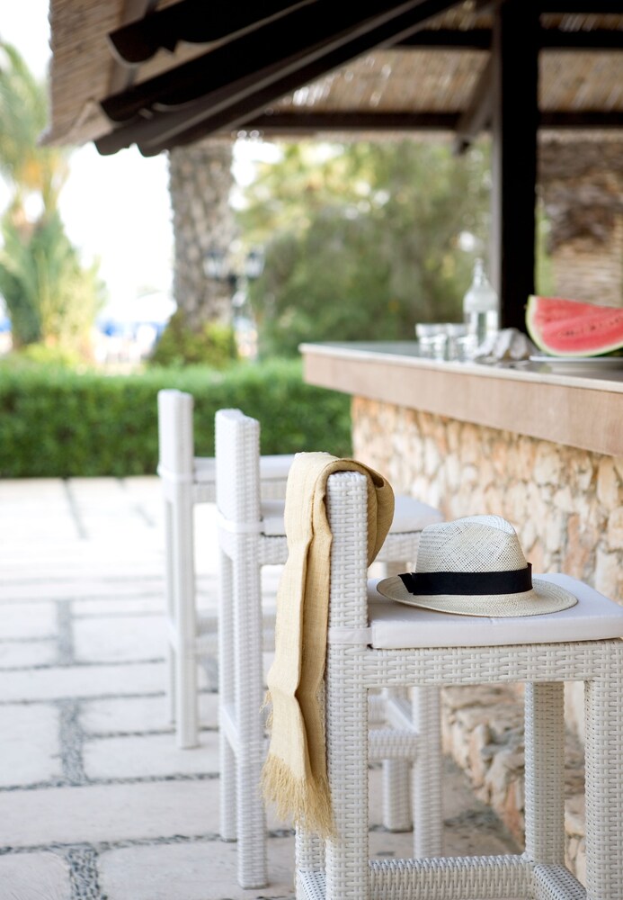 Poolside Bar