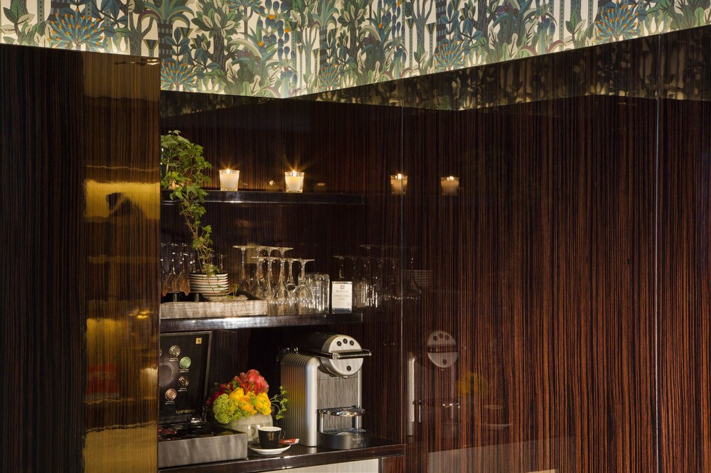 Hotel Lounge