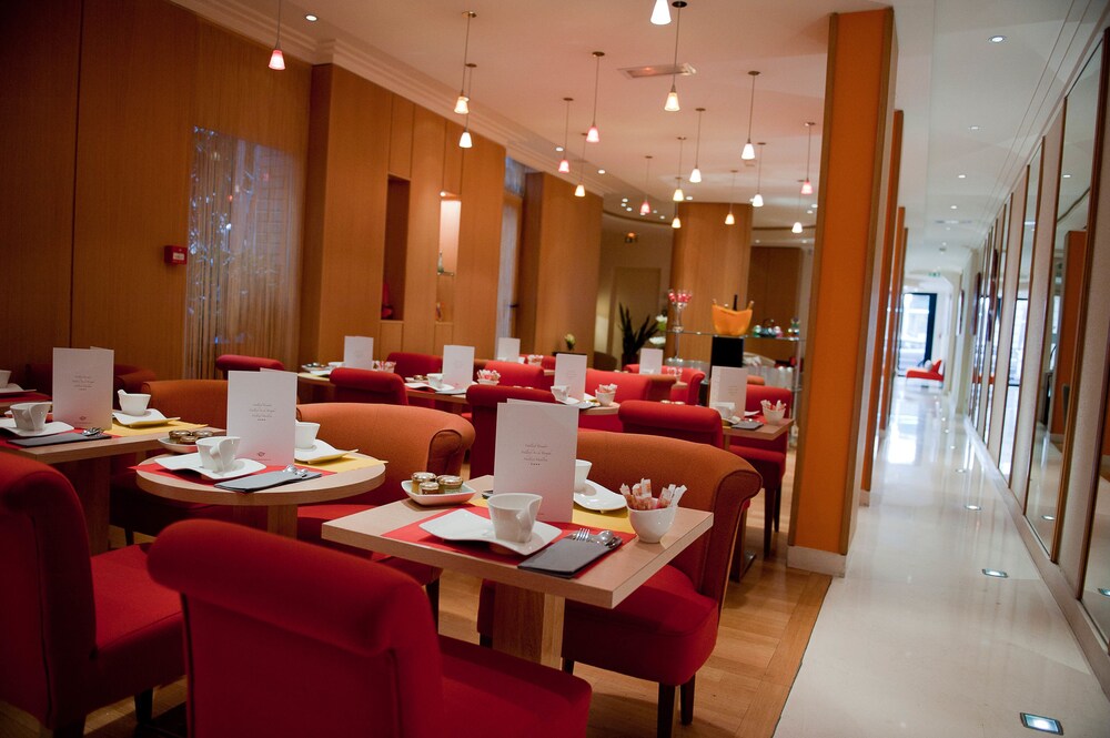 Hotel Lounge
