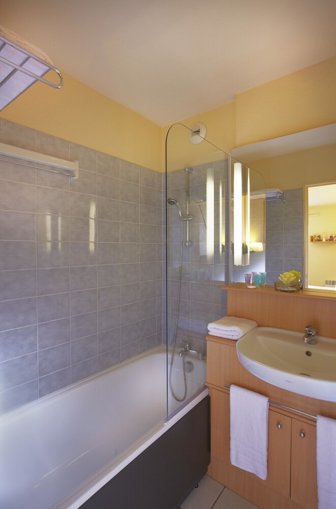 Studio - Bathroom