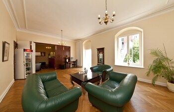 Hotel Lounge
