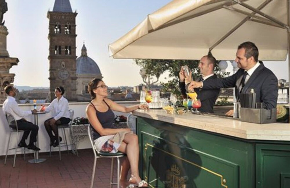 Hotel Bar