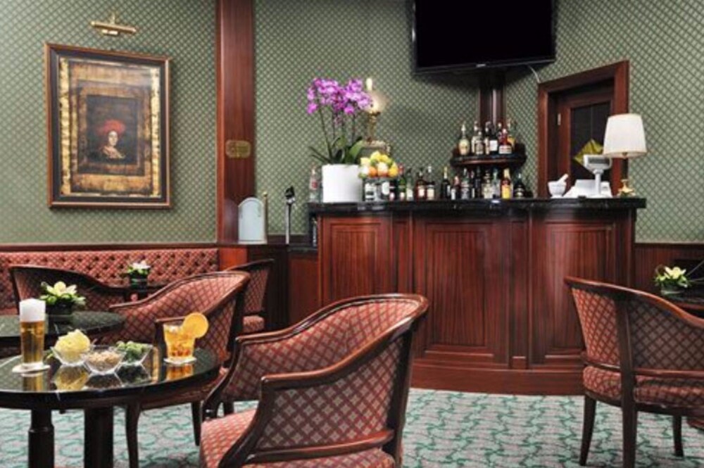 Hotel Bar